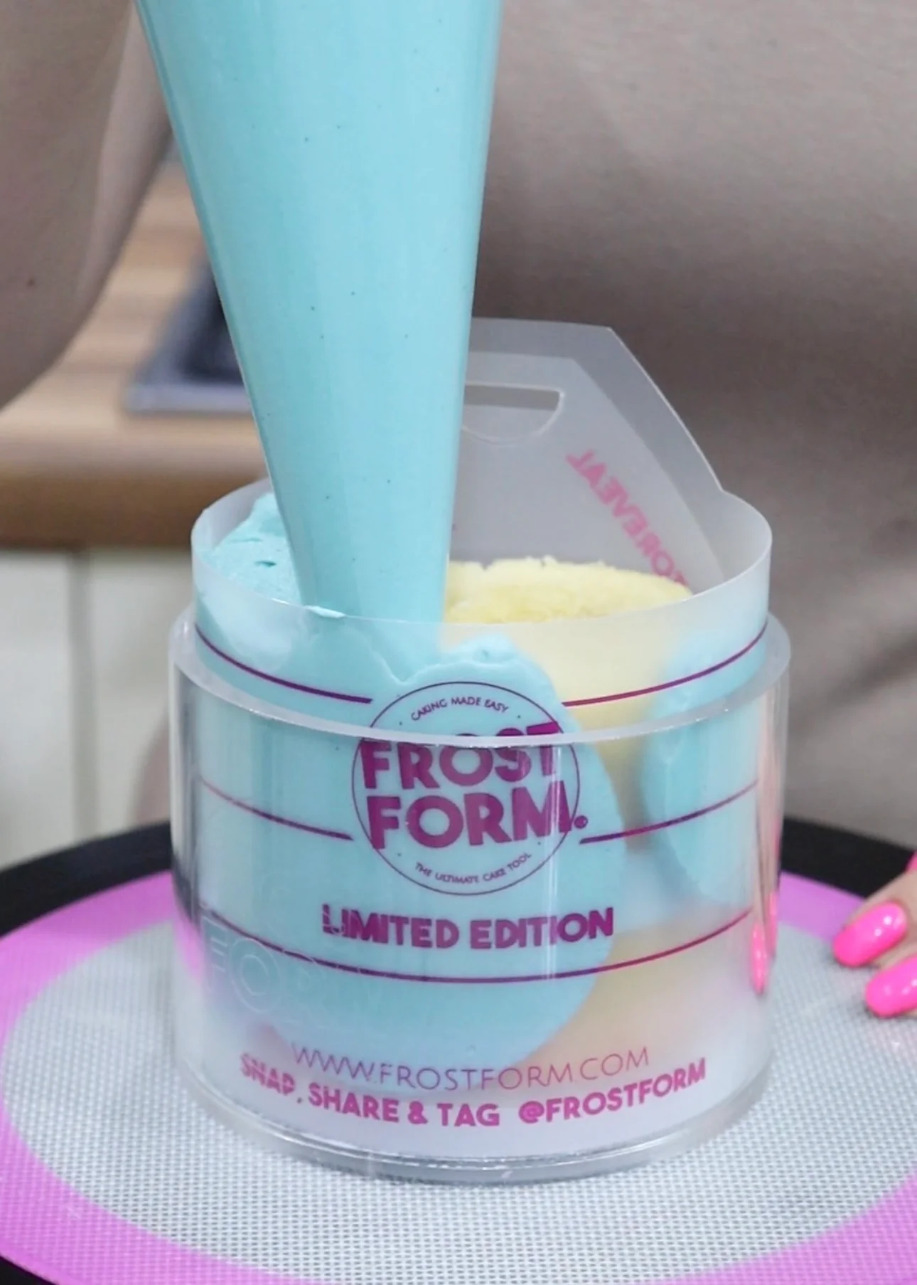 Frost Form - 4" (10cm) Bento Kit - Round Cake Decorating Kit - Buttercream & Ganache icing system - Image 4